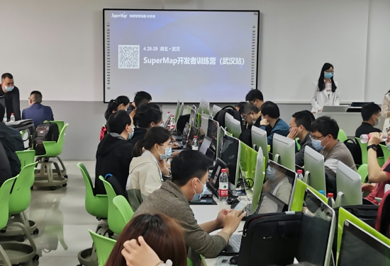 武漢大學GIS教學與應用創新中心與超圖軟件攜手舉辦開發者訓練營，推動教育行業軟件開發創新